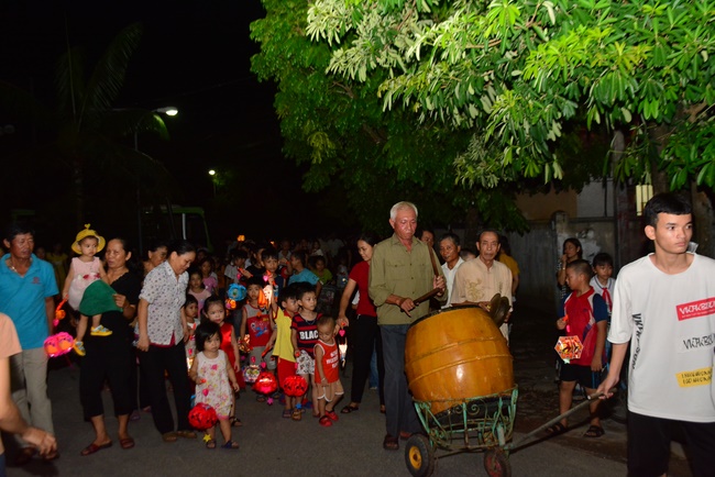 Mid-Autumn Festival at Tay Khanh Pagoda, Thai Binh