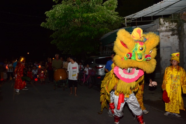 Mid-Autumn Festival at Tay Khanh Pagoda, Thai Binh