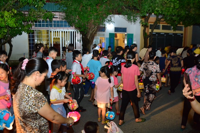 Mid-Autumn Festival at Tay Khanh Pagoda, Thai Binh