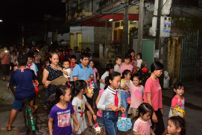 Mid-Autumn Festival at Tay Khanh Pagoda, Thai Binh