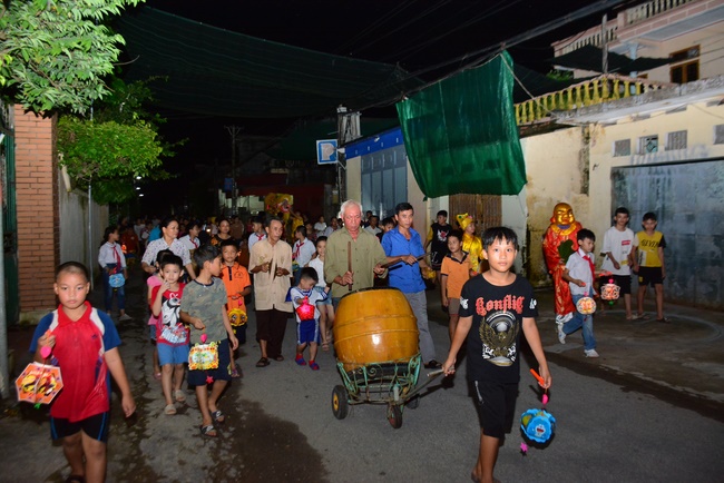 Mid-Autumn Festival at Tay Khanh Pagoda, Thai Binh