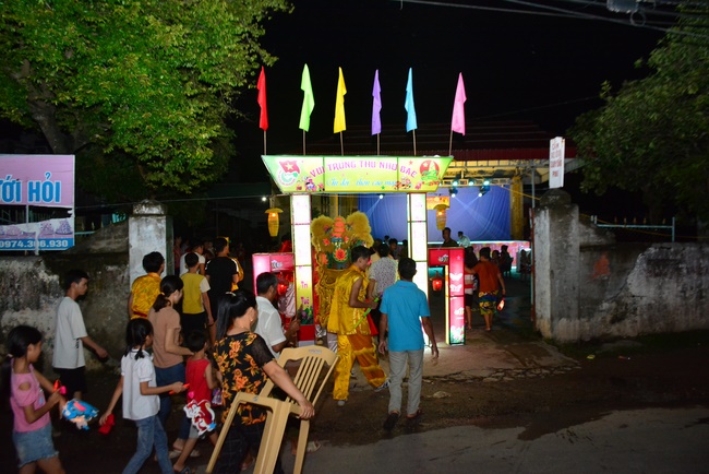 Mid-Autumn Festival at Tay Khanh Pagoda, Thai Binh