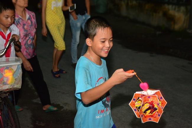 Mid-Autumn Festival at Tay Khanh Pagoda, Thai Binh