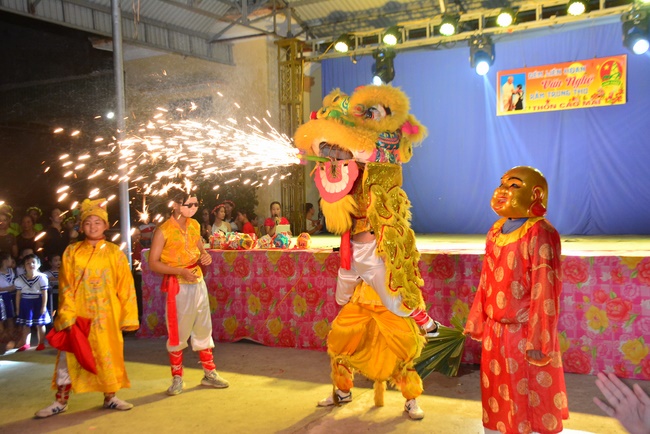 Mid-Autumn Festival at Tay Khanh Pagoda, Thai Binh