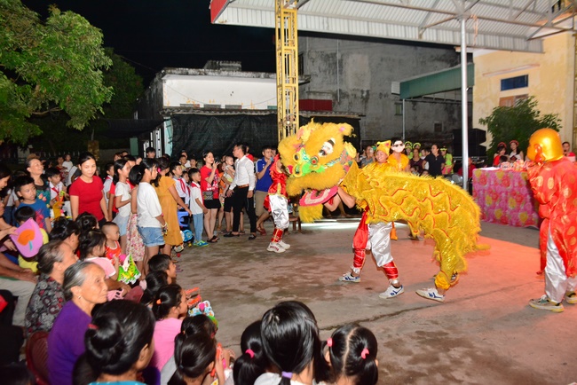 Mid-Autumn Festival at Tay Khanh Pagoda, Thai Binh