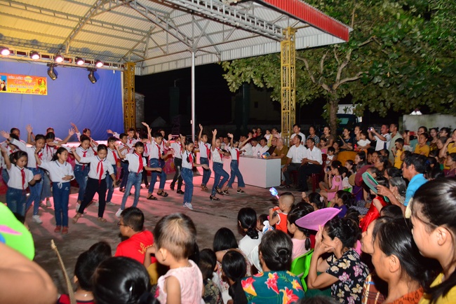 Mid-Autumn Festival at Tay Khanh Pagoda, Thai Binh