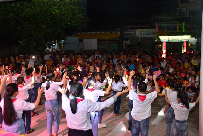 Mid-Autumn Festival at Tay Khanh Pagoda, Thai Binh