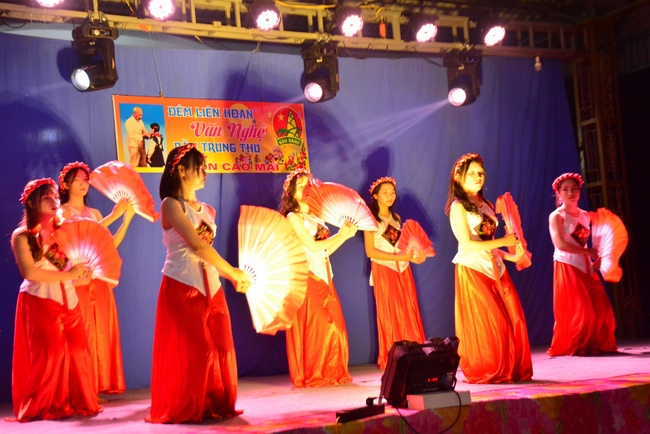 Mid-Autumn Festival at Tay Khanh Pagoda, Thai Binh