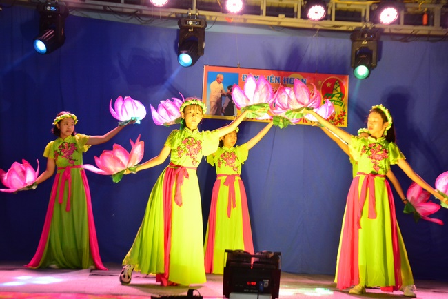 Mid-Autumn Festival at Tay Khanh Pagoda, Thai Binh