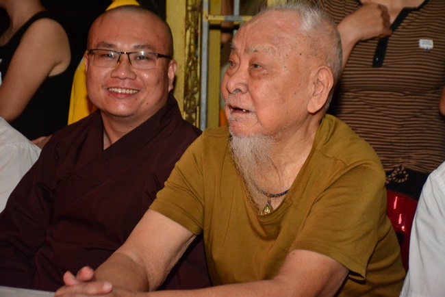 Mid-Autumn Festival at Tay Khanh Pagoda, Thai Binh