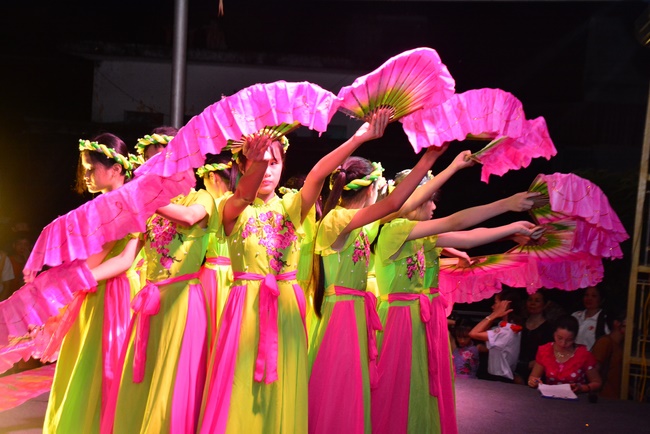 Mid-Autumn Festival at Tay Khanh Pagoda, Thai Binh