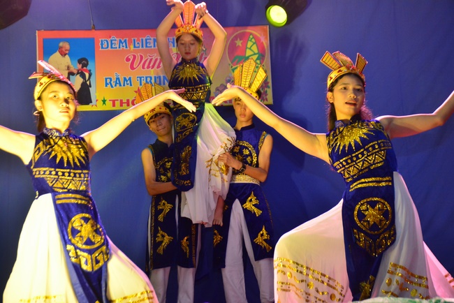 Mid-Autumn Festival at Tay Khanh Pagoda, Thai Binh