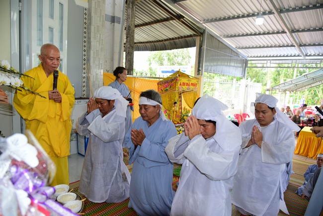 The rite praying for rebirth in Vinh Long