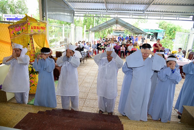 The rite praying for rebirth in Vinh Long