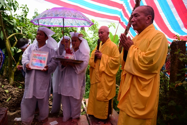 The rite praying for rebirth in Vinh Long