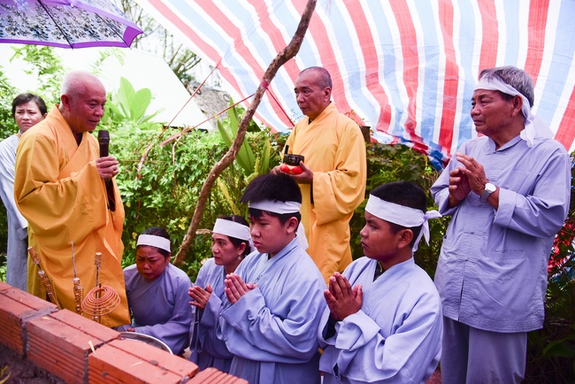 The rite praying for rebirth in Vinh Long
