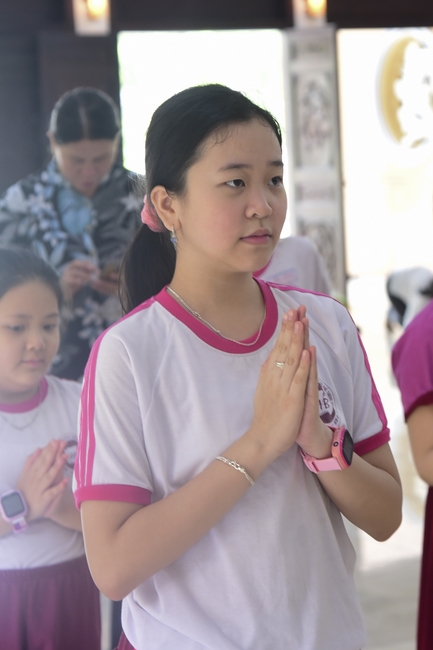 Visiting Hoang Phap Pagoda of Hoa Binh Primary School - Secondary School - High School in Tan Phu.
