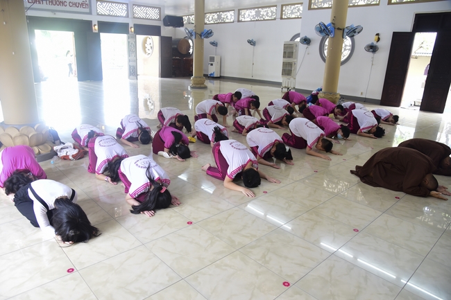 Visiting Hoang Phap Pagoda of Hoa Binh Primary School - Secondary School - High School in Tan Phu.