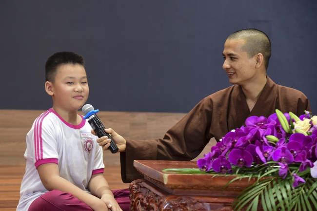 Visiting Hoang Phap Pagoda of Hoa Binh Primary School - Secondary School - High School in Tan Phu.