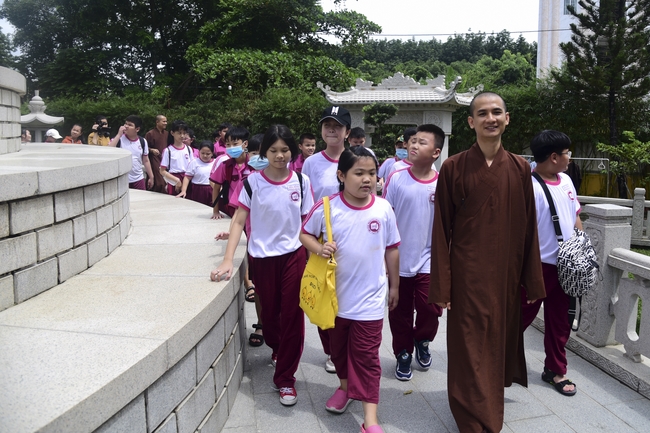 Visiting Hoang Phap Pagoda of Hoa Binh Primary School - Secondary School - High School in Tan Phu.