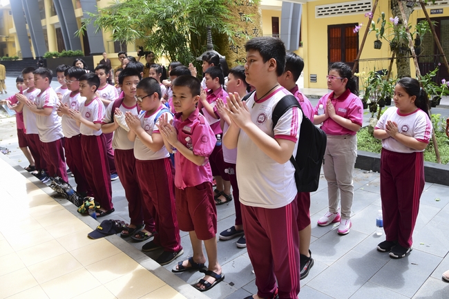 Visiting Hoang Phap Pagoda of Hoa Binh Primary School - Secondary School - High School in Tan Phu.