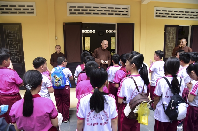 Visiting Hoang Phap Pagoda of Hoa Binh Primary School - Secondary School - High School in Tan Phu.