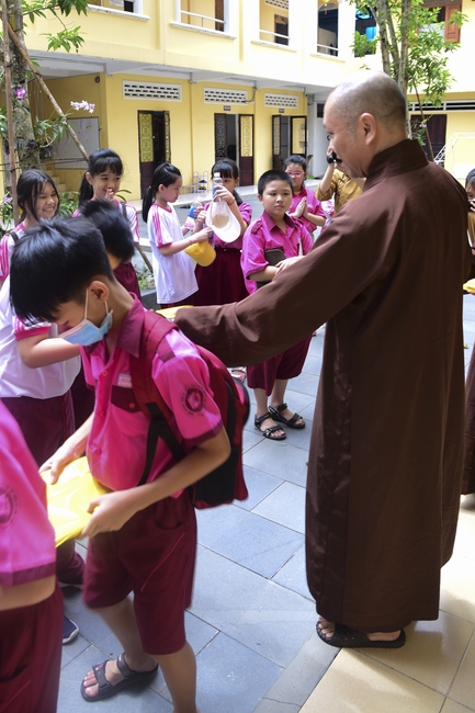 Visiting Hoang Phap Pagoda of Hoa Binh Primary School - Secondary School - High School in Tan Phu.