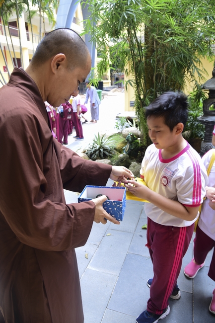 Visiting Hoang Phap Pagoda of Hoa Binh Primary School - Secondary School - High School in Tan Phu.