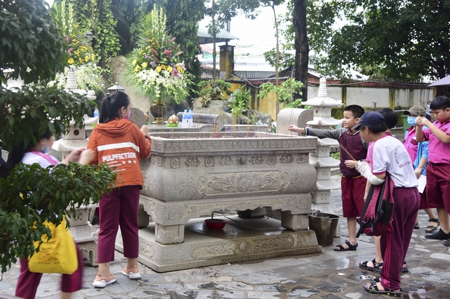 Visiting Hoang Phap Pagoda of Hoa Binh Primary School - Secondary School - High School in Tan Phu.