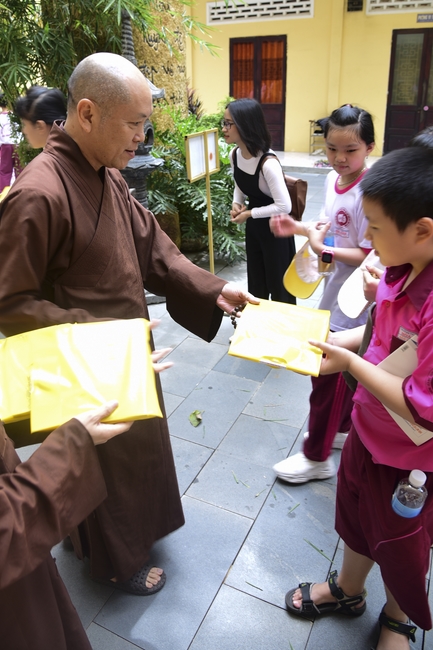 Visiting Hoang Phap Pagoda of Hoa Binh Primary School - Secondary School - High School in Tan Phu.