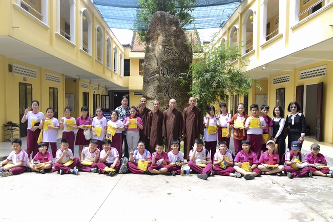 Visiting Hoang Phap Pagoda of Hoa Binh Primary School - Secondary School - High School in Tan Phu.
