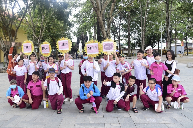 Visiting Hoang Phap Pagoda of Hoa Binh Primary School - Secondary School - High School in Tan Phu.