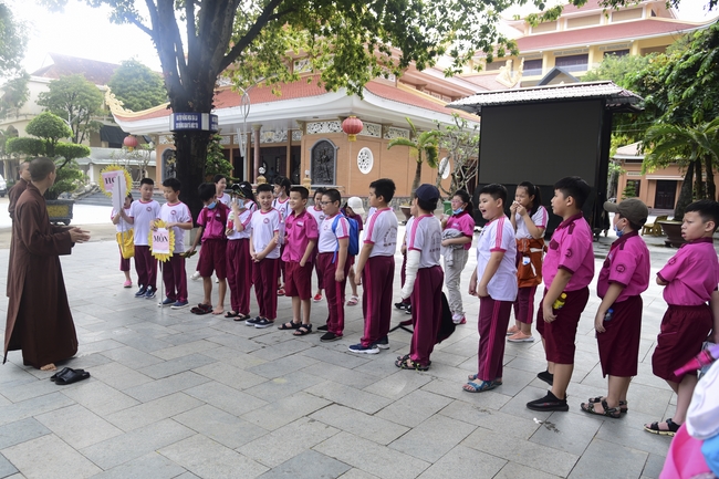 Visiting Hoang Phap Pagoda of Hoa Binh Primary School - Secondary School - High School in Tan Phu.