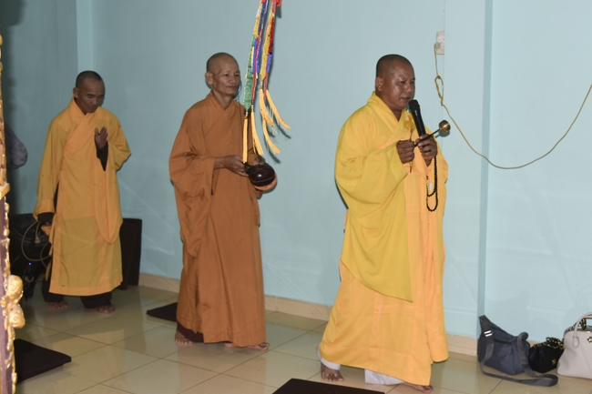 Cúng dường Tam bảo và tặng quà tại chùa Thiên Phước, Quảng Ngãi