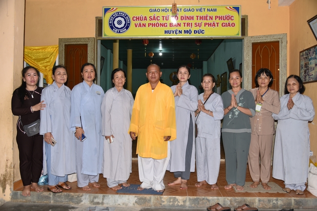 Cúng dường Tam bảo và tặng quà tại chùa Thiên Phước, Quảng Ngãi