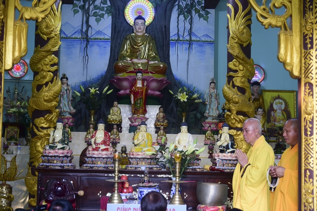 Cúng dường Tam bảo và tặng quà tại chùa Thiên Phước, Quảng Ngãi