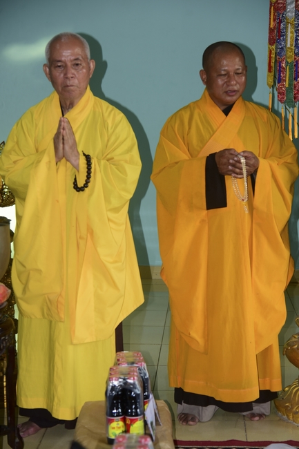 Cúng dường Tam bảo và tặng quà tại chùa Thiên Phước, Quảng Ngãi