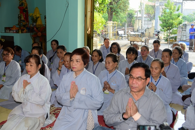 Cúng dường Tam bảo và tặng quà tại chùa Thiên Phước, Quảng Ngãi