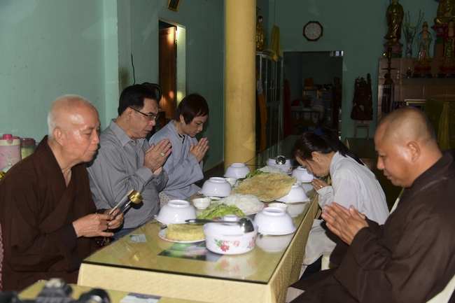 Cúng dường Tam bảo và tặng quà tại chùa Thiên Phước, Quảng Ngãi