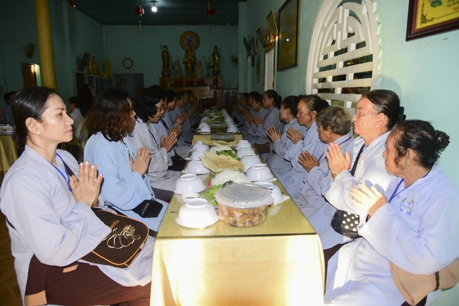 Cúng dường Tam bảo và tặng quà tại chùa Thiên Phước, Quảng Ngãi