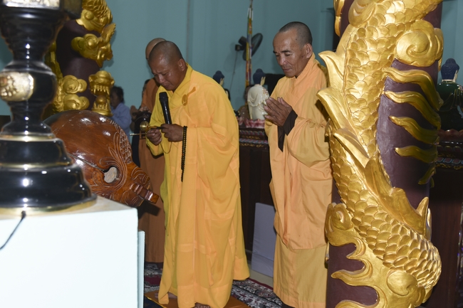 Cúng dường Tam bảo và tặng quà tại chùa Thiên Phước, Quảng Ngãi