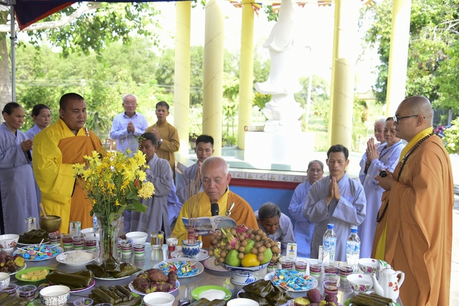 Cúng dường Tam bảo và lễ cầu siêu chùa An Sơn, Quảng Ngãi