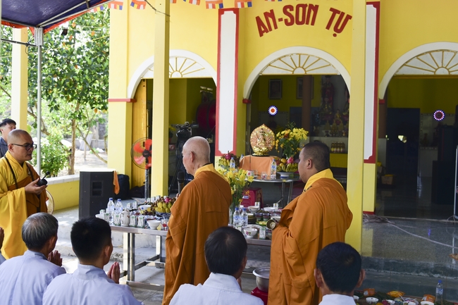 Cúng dường Tam bảo và lễ cầu siêu chùa An Sơn, Quảng Ngãi