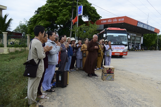 Cúng dường Tam bảo chùa Vĩnh Pháp và phóng sinh biển Nha Trang