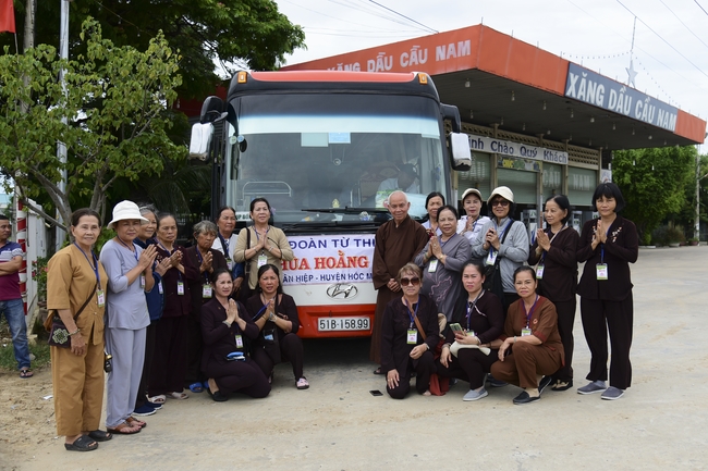 Cúng dường Tam bảo chùa Vĩnh Pháp và phóng sinh biển Nha Trang
