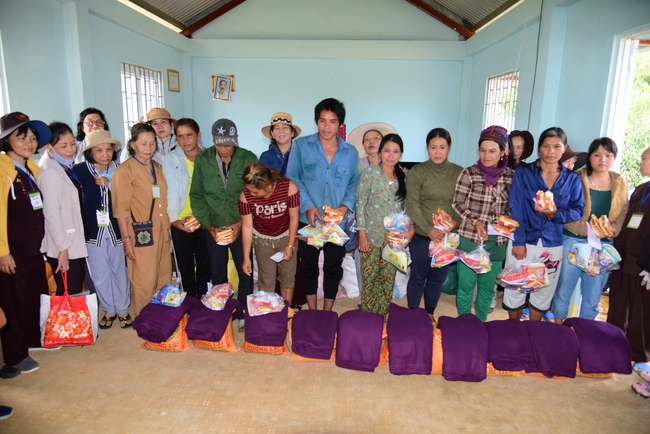 Lễ khánh thành giếng nước và tặng quà tại Bùi Hui, Quảng Ngãi