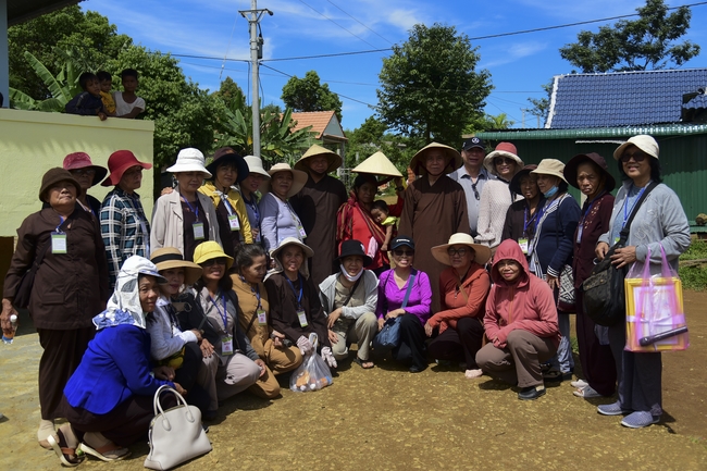 Lễ khánh thành giếng nước và tặng quà tại Bùi Hui, Quảng Ngãi