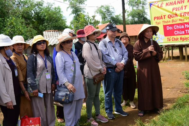Lễ khánh thành giếng nước và tặng quà tại Bùi Hui, Quảng Ngãi