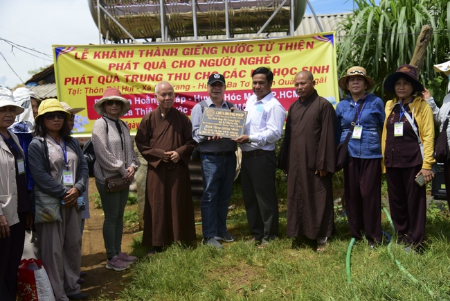 Lễ khánh thành giếng nước và tặng quà tại Bùi Hui, Quảng Ngãi