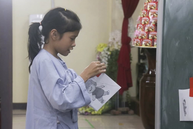 Learning many beneficial things at the pagoda on weekends.